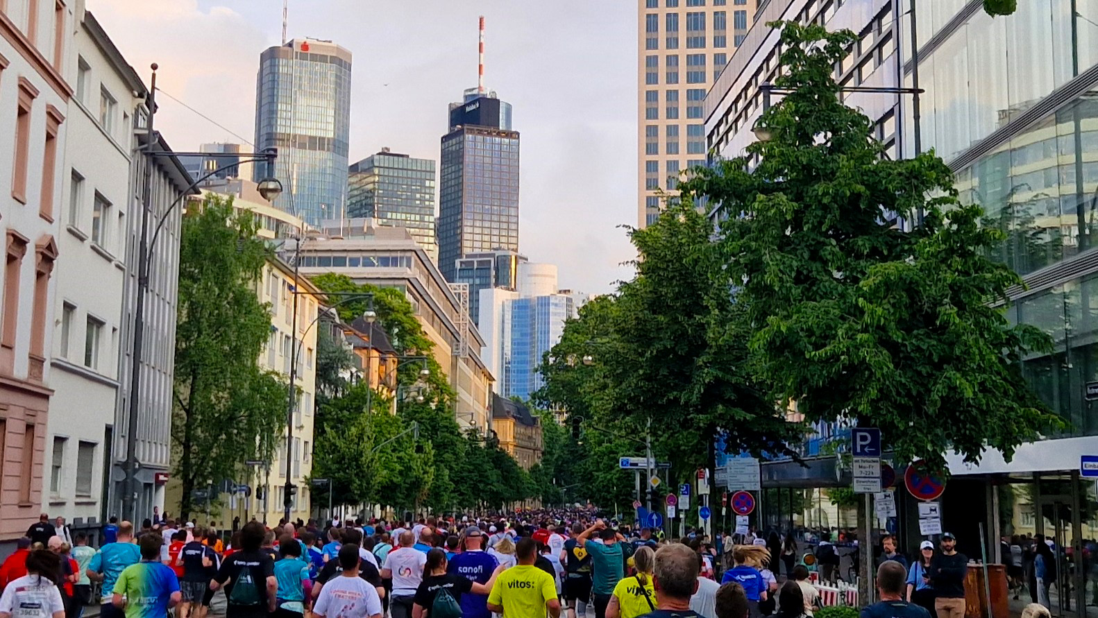 goldgas beim J.P. Morgan Lauf in Frankfurt 2025